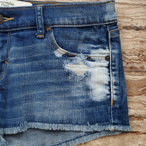 Abercrombie & Fitch short - Picture 3 of 4